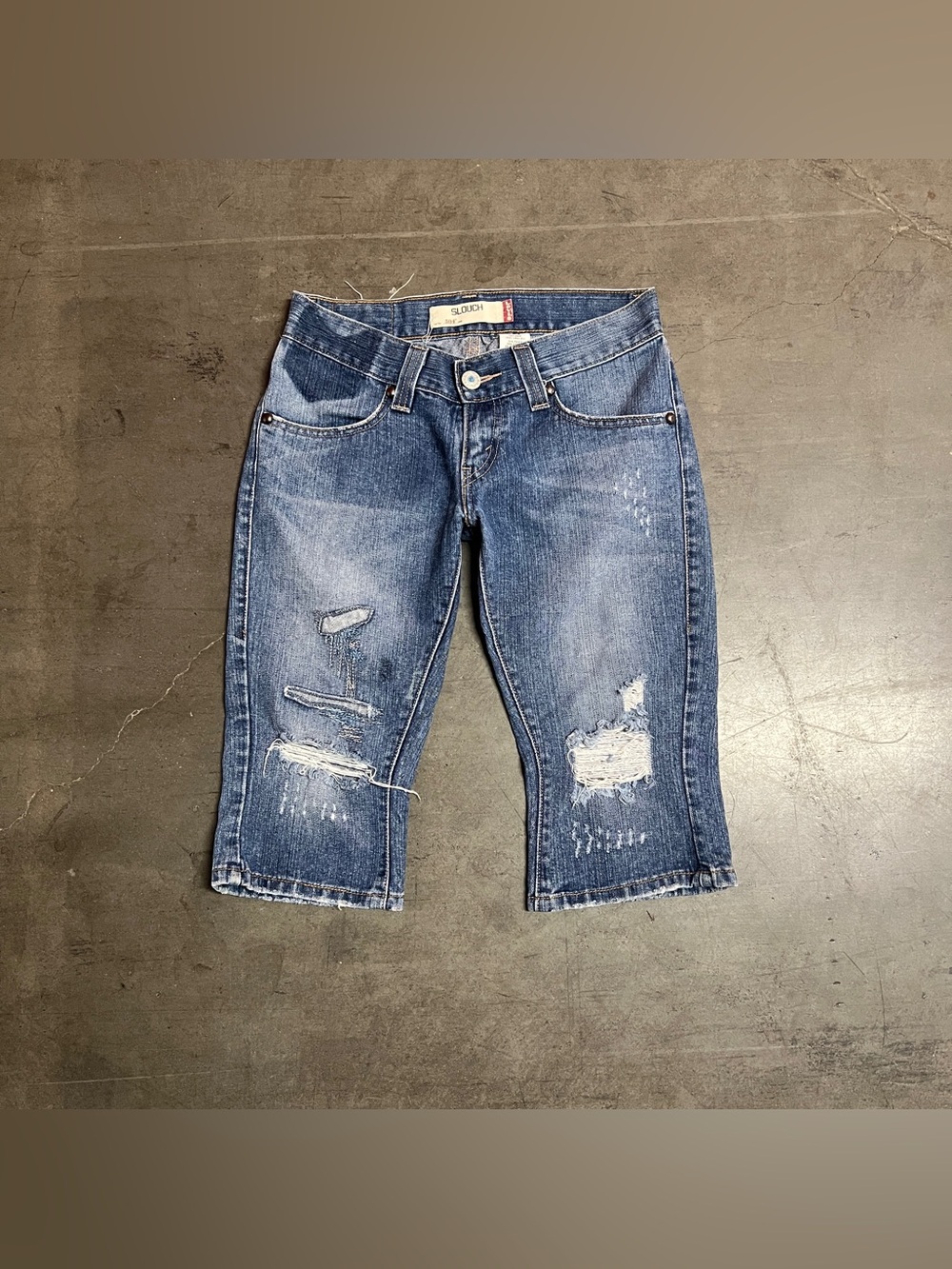 Levi's Slouch Women's Distressed Capri Jeans in Medium Blue
